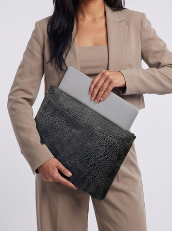 Matteo Luxury Leather Laptop Sleeve for MacBook & Laptops – Premium Protection Case for 14” & 16” Devices