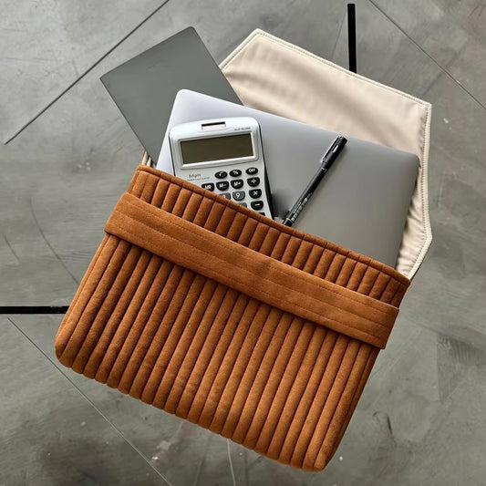 Izumi Quilted Luxury Leather Laptop Sleeve – Handcrafted in India for MacBook & 14–16″ Laptops